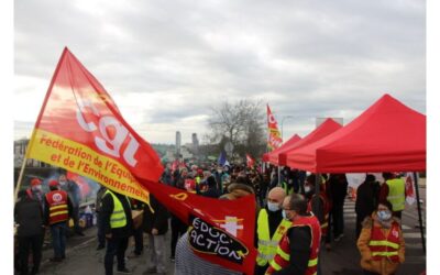 Mouvement social : 150 personnes réunies devant Michelin